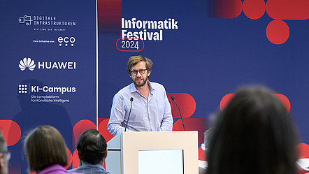 Stefan Wallentowitz beim Informatik Festival.