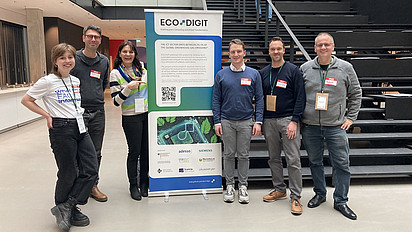 Teresa Zeck (GI), Nikolas Becker (GI), Carolin Rubner (Siemens), Yelle Lieder (adesso), Karsten Schörner (Siemens), Hubert Mooshofer (Siemens) neben dem ECO:DIGIT Rollup 