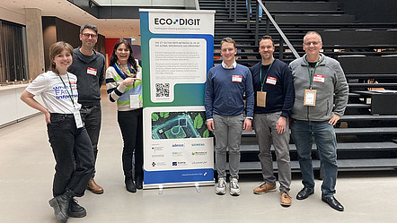 Teresa Zeck (GI), Nikolas Becker (GI), Carolin Rubner (Siemens), Yelle Lieder (adesso), Karsten Schörner (Siemens), Hubert Mooshofer (Siemens) neben dem ECO:DIGIT Rollup
